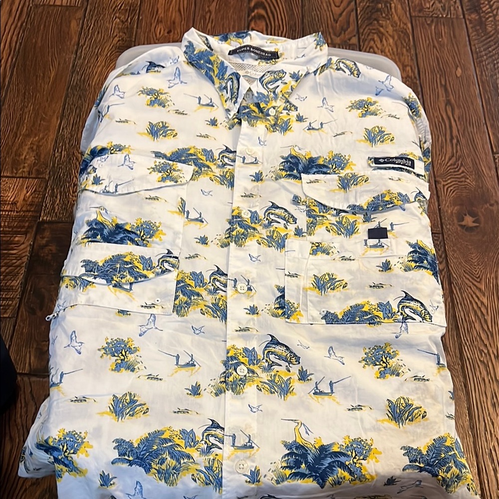 Columbia White and Blue Casual Button Down Shirt